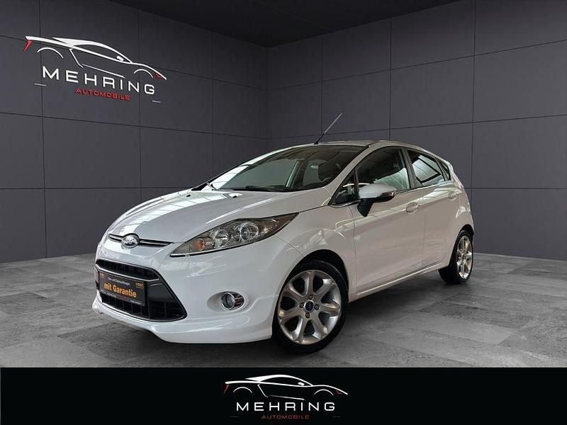 Weiß Gebraucht 2012 Ford Fiesta Titanium Kleinwagen | 7.480 € (Teuer) - Bild 1/4