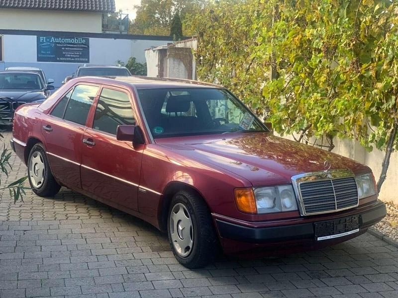 Rot Gebraucht 1993 Mercedes E220 Sportline Limousine | 4.999 € - Bild 1/4