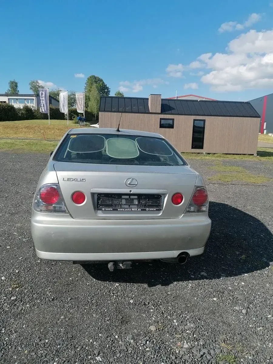 Second-hand Lexus IS200 155 CP (114 kW) 2004 Gri Berlinǎ