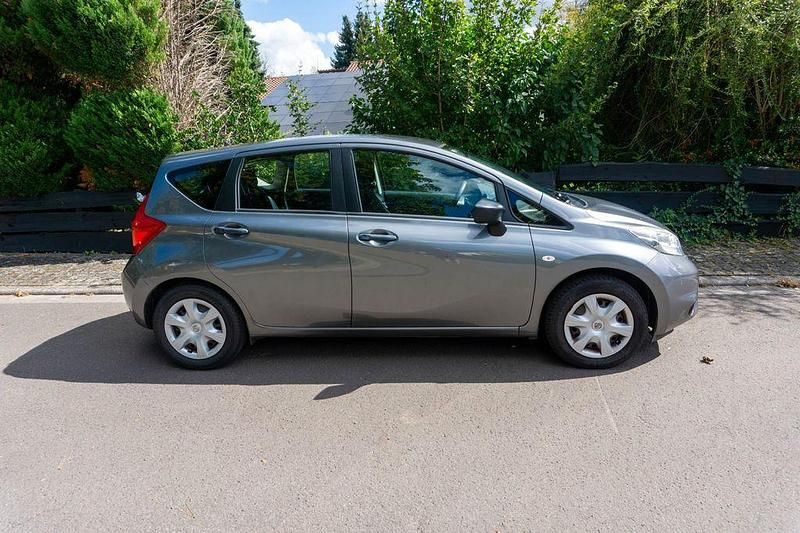 Grau Gebraucht 2015 Nissan Note Acenta Van / Kleinbus | 3.950 € (Superpreis) - Bild 1/4