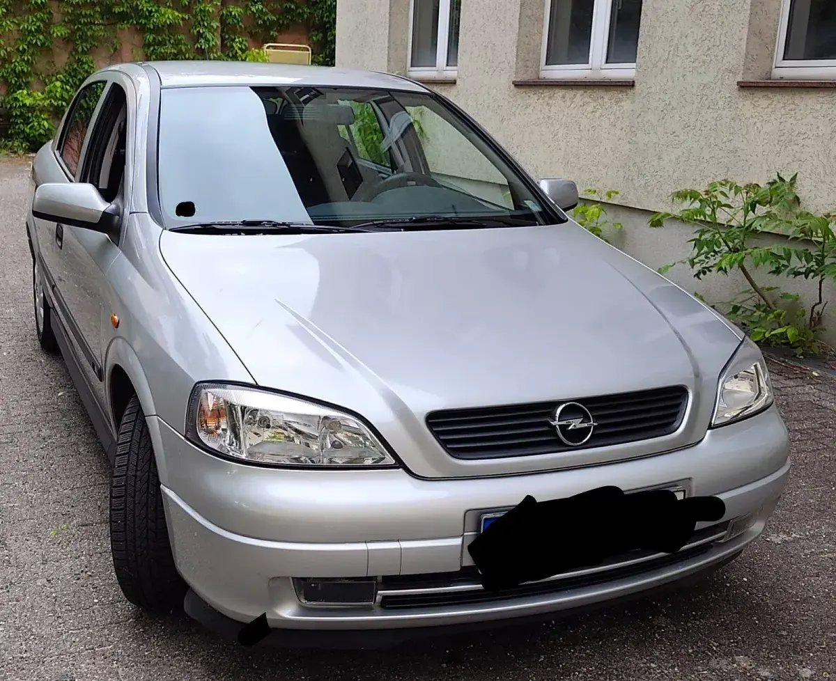 Gebraucht Opel Astra 65 PS (47 kW) 1998 Silber Limousine