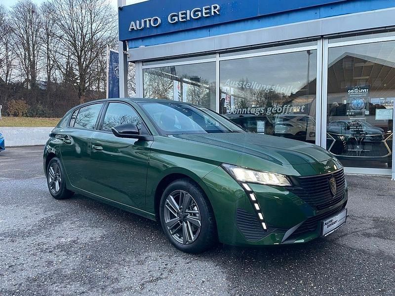 Grün Gebraucht 2023 Peugeot 308 Active Limousine | 19.490 € (Fairer Preis) - Bild 1/4