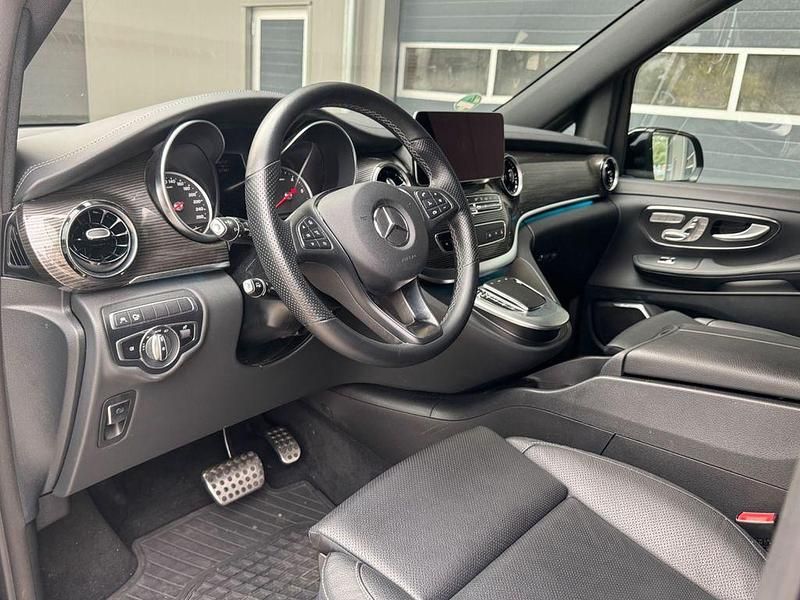 Gebraucht Mercedes V300 Avantgarde 237 PS (174 kW) 2024 Schwarz Van / Kleinbus