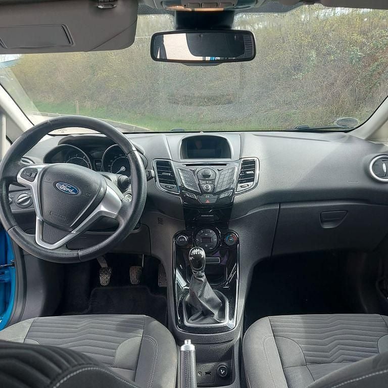Gebraucht Ford Fiesta Titanium 101 PS (74 kW) 2013 Blau Kleinwagen