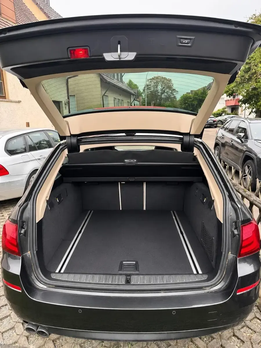 Gebraucht BMW 530 180 PS (132 kW) 2012 Schwarz Kombi