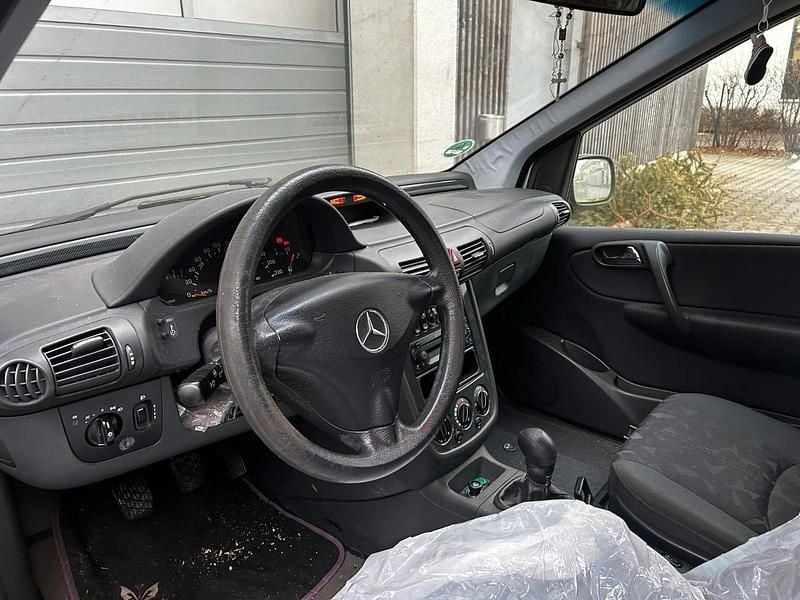 Gebraucht Mercedes Vaneo 125 PS (91 kW) 2004 Grau Van / Kleinbus