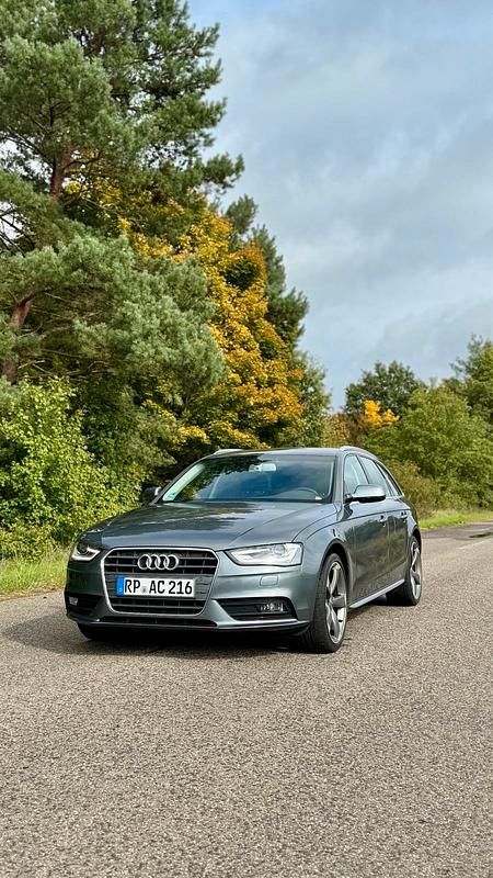 Grau Gebraucht 2012 Audi A4 Kombi | 8.700 € (Etwas zu teuer) - Bild 1/4