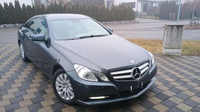 Usata Mercedes E200 184 CV (135 kW) 2012 Grigio Coupé