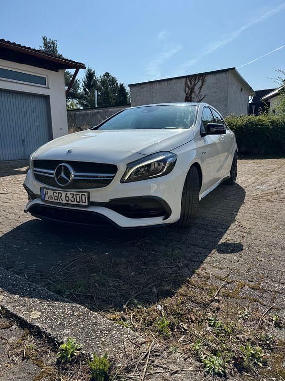 Weiß Gebraucht 2017 Mercedes A45 AMG AMG Limousine | 27.400 € (Fairer Preis) - Bild 1/4