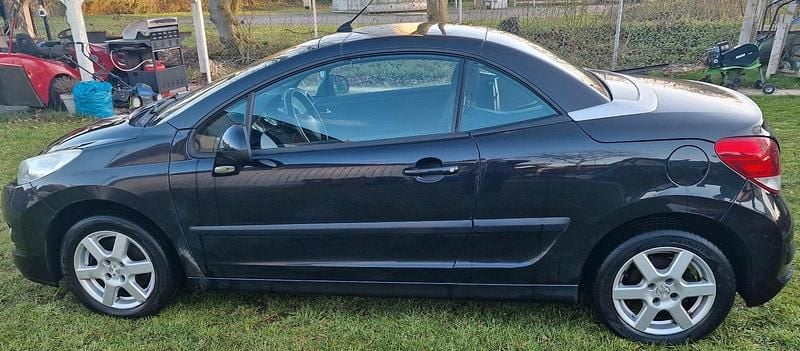 Gebraucht Peugeot 207 CC 120 PS (88 kW) 2011 Schwarz Cabrio