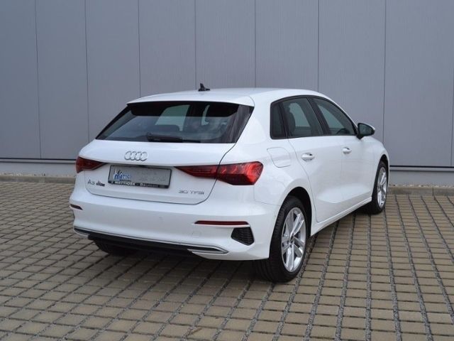 Gebraucht Audi A3 Sportback Advanced 110 PS (80 kW) 2021 Weiß Kleinwagen