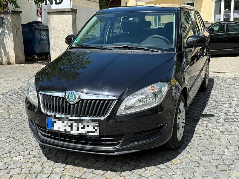 Schwarz Gebraucht 2012 Skoda Fabia Ambition Kombi | 3.999 € (Superpreis) - Bild 1/4