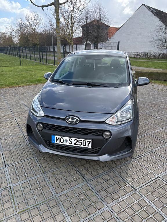 Gebraucht Hyundai i10 Select 67 PS (49 kW) 2018 Grau Kleinwagen
