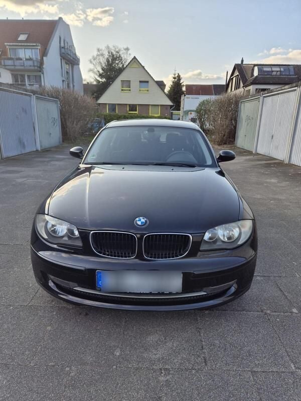 Schwarz Gebraucht 2009 BMW 116 Kleinwagen | 4.650 € - Bild 1/4