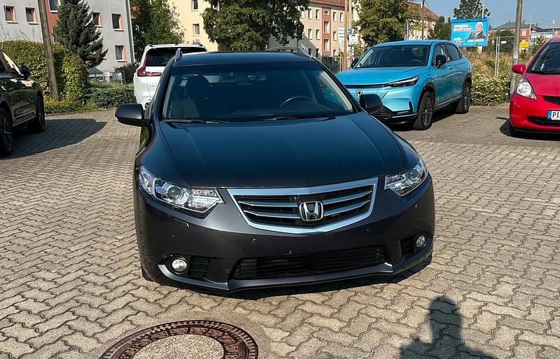Grau Gebraucht 2013 Honda Accord Lifestyle Kombi | 10.500 € (Etwas zu teuer) - Bild 1/4