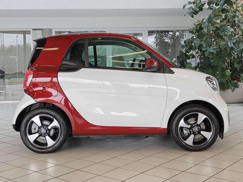 Gebraucht Smart ForTwo Coupé Passion 60 kW (82 PS) 2024 Bodypanels in white Coupé