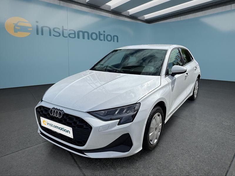 Weiß Gebraucht 2025 Audi A3 Sportback Kleinwagen | 27.699 € (Guter Preis) - Bild 1/4