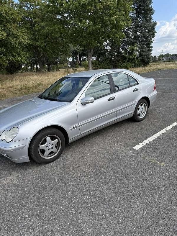 Gebraucht 2003 Mercedes C200 Classic Limousine | 2.000 € (Guter Preis) - Bild 1/4