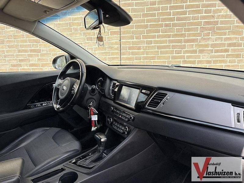Gebraucht Kia Niro First Edition 141 PS (103 kW) 2017 Grau SUV
