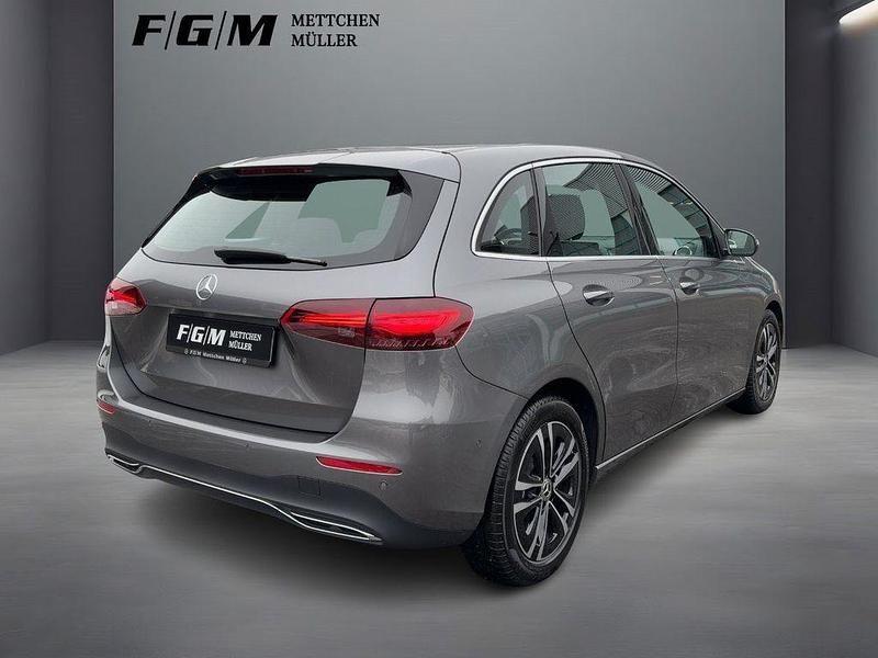 Gebraucht Mercedes B200 Progressive 163 PS (119 kW) 2025 Metalliclack mountaingrau Van / Kleinbus