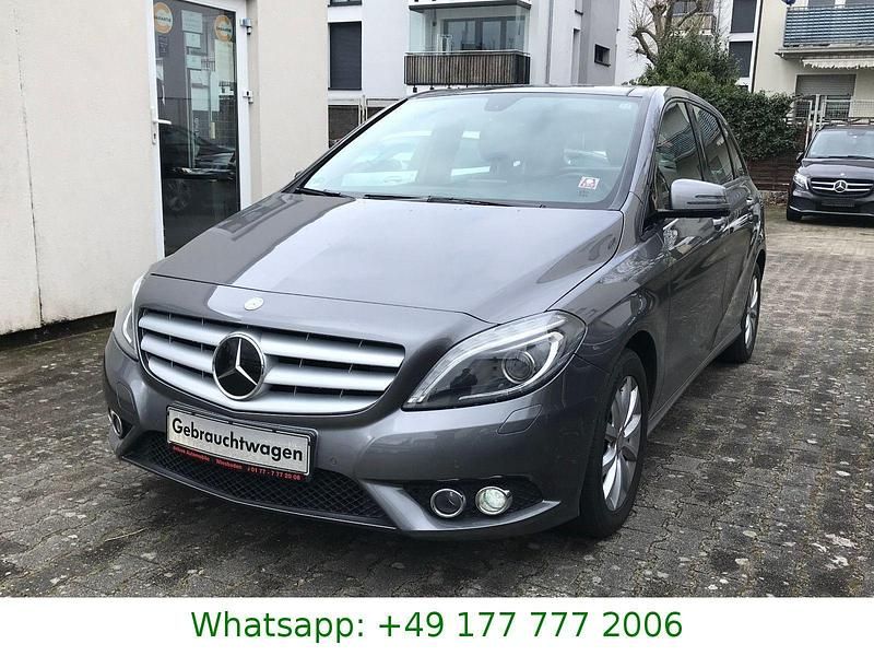 Gebraucht Mercedes B180 122 PS (89 kW) 2011 Grau Van / Kleinbus