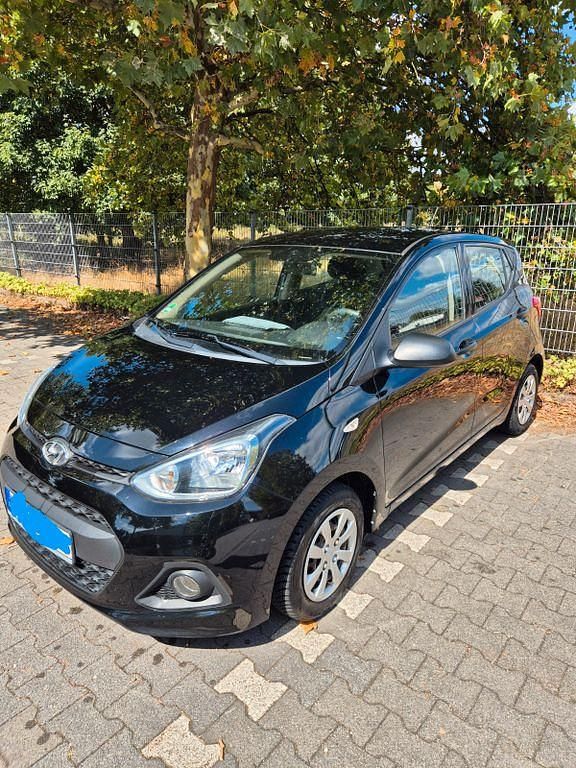 Schwarz Gebraucht 2016 Hyundai i10 Kleinwagen | 6.000 € (Guter Preis) - Bild 1/4