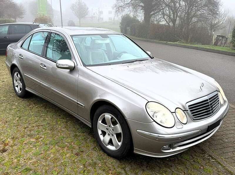 Grau Gebraucht 2005 Mercedes E350 Avantgarde Limousine | 5.900 € (Guter Preis) - Bild 1/4