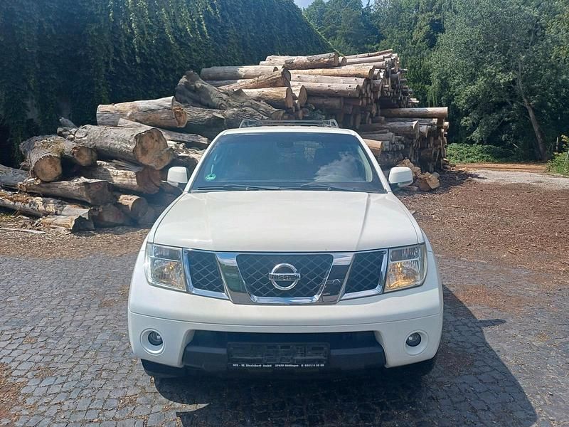 Weiß Gebraucht 2009 Nissan Pathfinder SUV | 5.500 € (Fairer Preis) - Bild 1/4