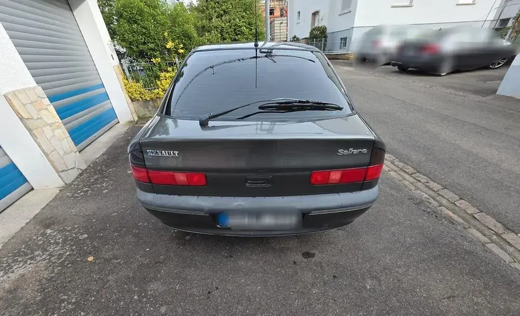 Gebraucht Renault Safrane 110 PS (80 kW) 1998 Grau Kleinwagen