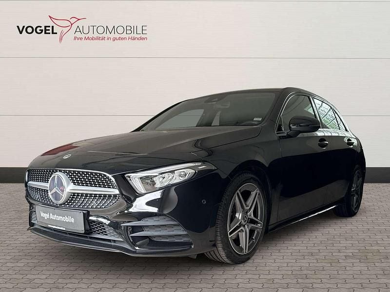 Nachtschwarz uni Gebraucht 2018 Mercedes A200 AMG line Limousine | 20.620 € (Guter Preis) - Bild 1/4