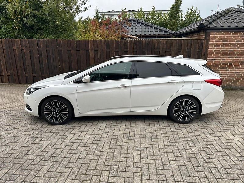 Weiß Gebraucht 2015 Hyundai i40 Premium Kombi | 8.200 € (Guter Preis) - Bild 1/4