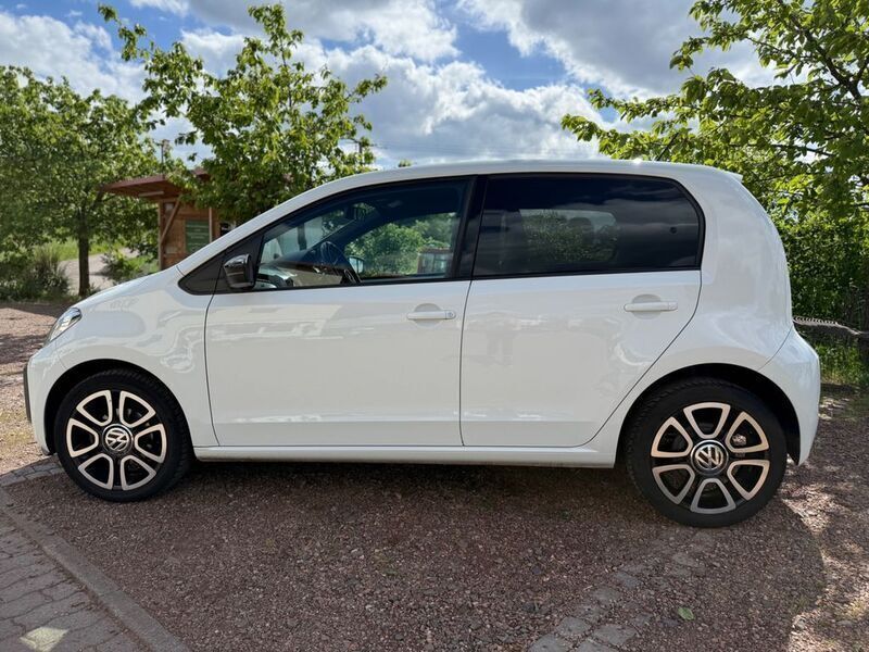 Weiß Gebraucht 2016 VW up! high up! Kleinwagen | 8.888 € (Fairer Preis) - Bild 1/4