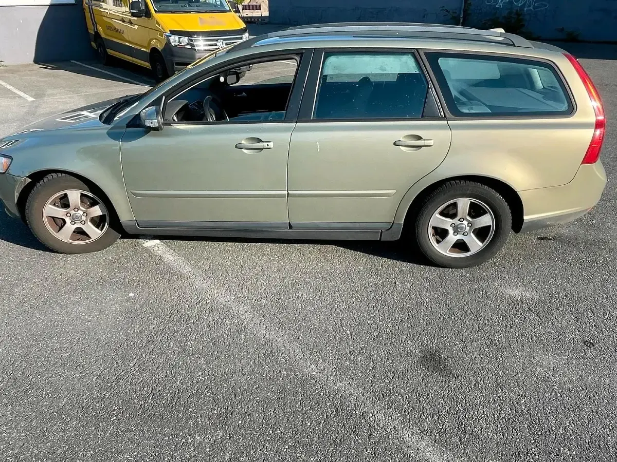 Gebraucht Volvo V50 125 PS (91 kW) 2007 Gelb Kombi