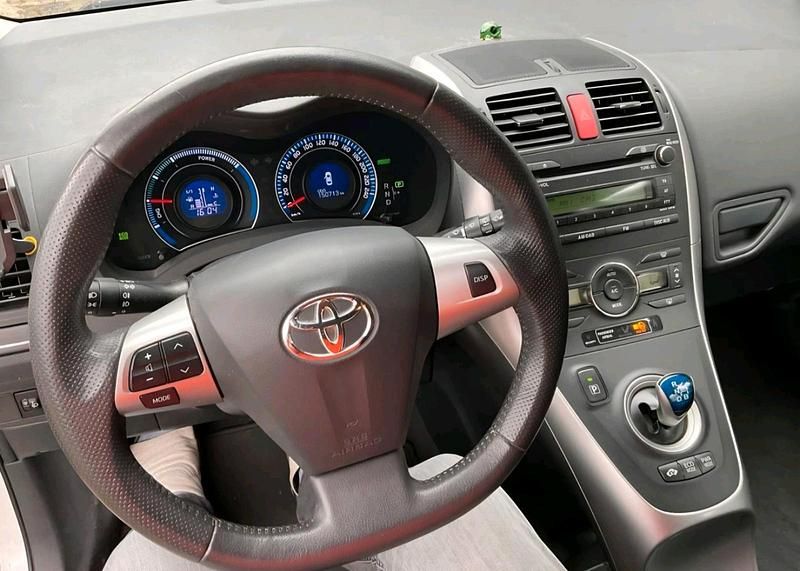 Gebraucht Toyota Auris 100 PS (73 kW) 2010 Weiß Kleinwagen