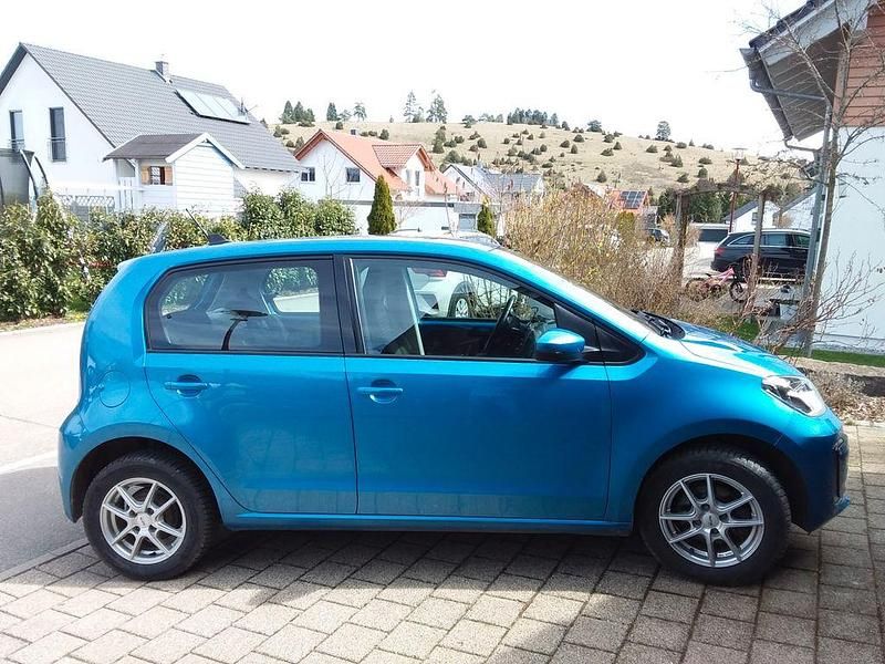 Second-hand VW e-up! Style 61 kW (83 CP) 2021 Albastru Hatchback