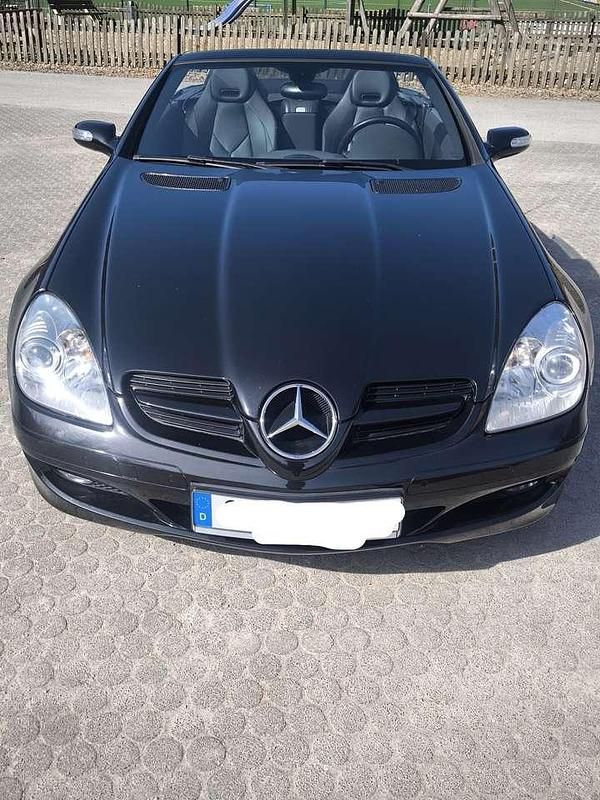 Schwarz Gebraucht 2005 Mercedes SLK200 Cabrio | 10.999 € (Etwas zu teuer) - Bild 1/4