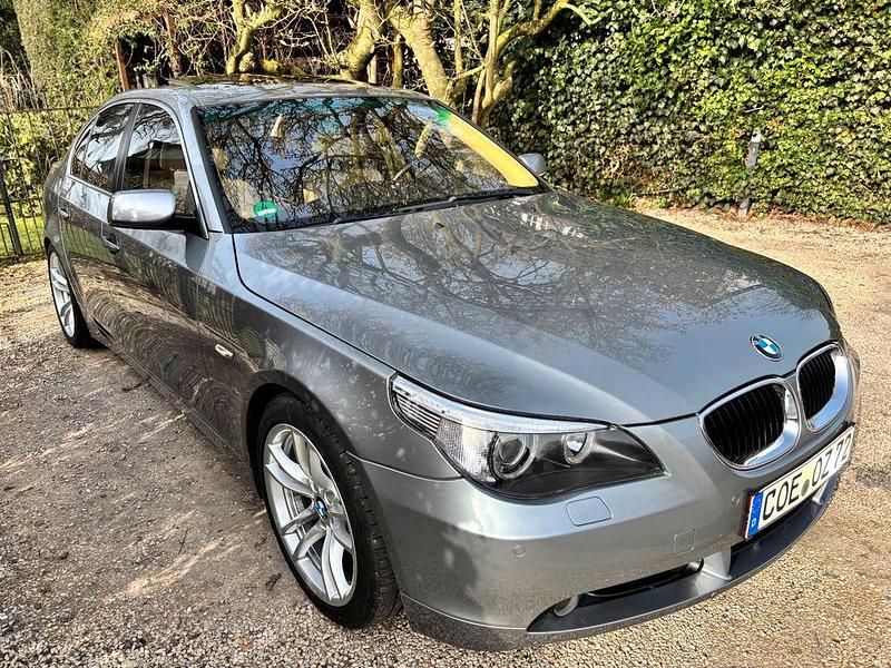 Second-hand BMW 530 Performance 231 CP (169 kW) 2003 Argintiu Berlinǎ