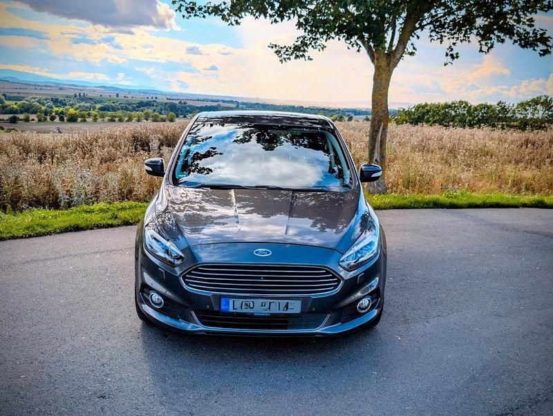 Gebraucht Ford S-MAX Titanium 150 PS (110 kW) 2017 Grau Van / Kleinbus