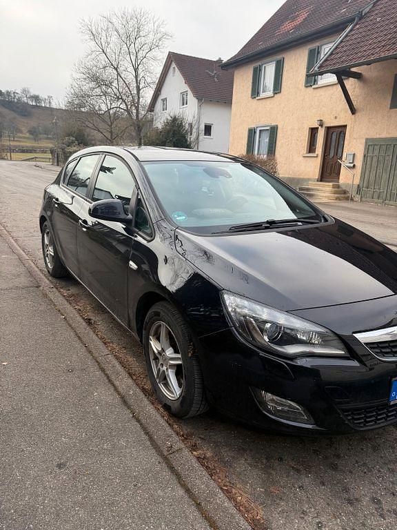 Gebraucht Opel Astra Edition 179 PS (131 kW) 2010 Schwarz Limousine