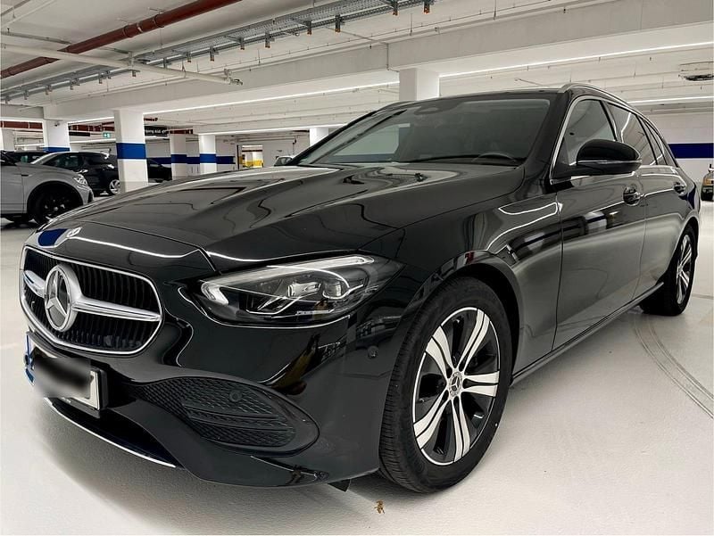 Schwarz Gebraucht 2022 Mercedes C220 Avantgarde Kombi | 29.900 € (Guter Preis) - Bild 1/4