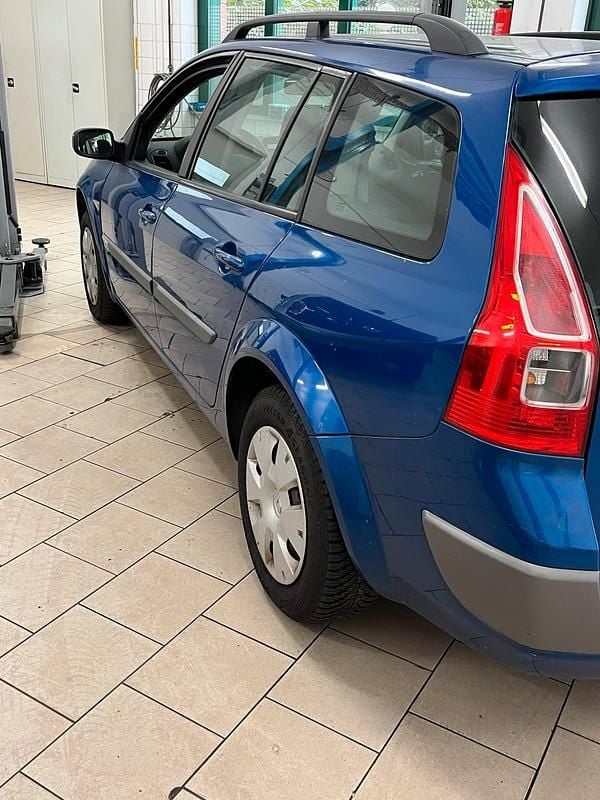 Blau Gebraucht 2007 Renault Mégane GrandTour Kombi | 2.700 € (Fairer Preis) - Bild 1/4