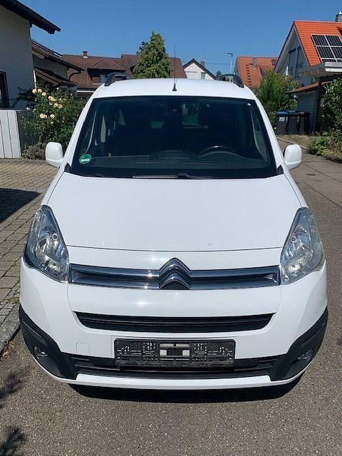 Weiß Gebraucht 2016 Citroën Berlingo SELECTION Van / Kleinbus | 6.700 € (Guter Preis) - Bild 1/4