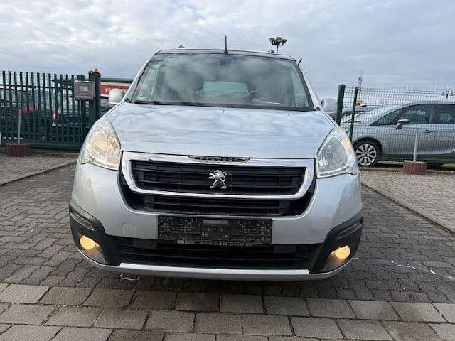 Silber Gebraucht 2017 Peugeot Partner Tepee Allure Van / Kleinbus | 5.888 € (Fairer Preis) - Bild 1/4