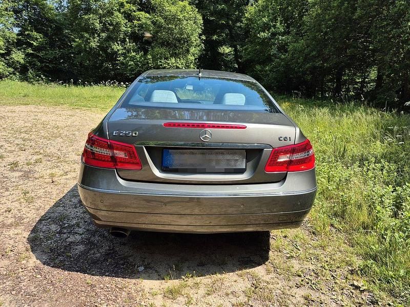 Gebraucht Mercedes E250 204 PS (150 kW) 2011 Grau Coupé