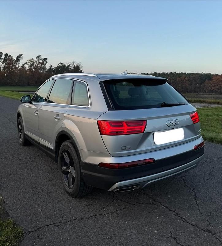 Grau Gebraucht 2016 Audi Q7 Ambiente SUV | 32.000 € (Superpreis) - Bild 1/4