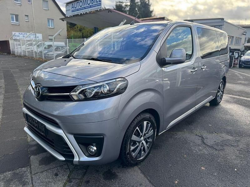 Grau Gebraucht 2023 Toyota Proace Verso Executive Kombi | 33.800 € (Fairer Preis) - Bild 1/4