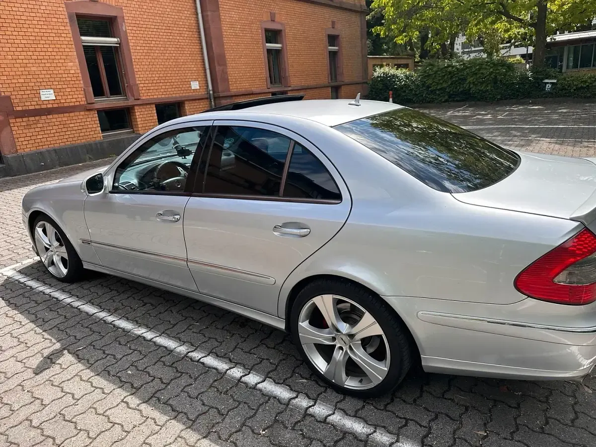 Gebraucht Mercedes E320 224 PS (164 kW) 2007 Grau Limousine