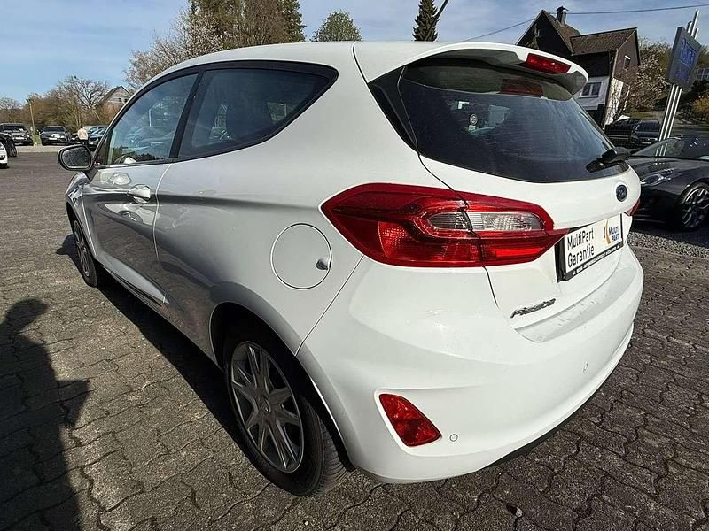 Gebraucht Ford Fiesta Cool & Connect 86 PS (63 kW) 2017 Frostweiß Kleinwagen