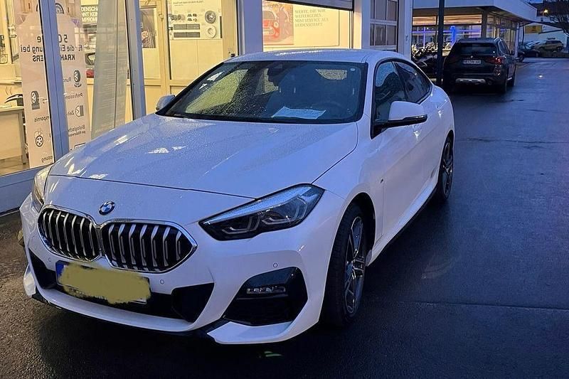Weiß Gebraucht 2022 BMW 218 Sport Line Coupé | 25.780 € (Fairer Preis) - Bild 1/4