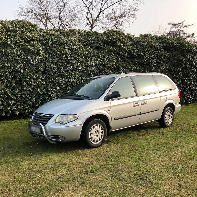 Gebraucht Chrysler Voyager 150 PS (110 kW) 2004 Silber Van / Kleinbus